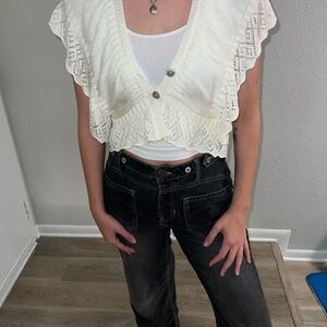 Vintage White Shaw (V-neck)